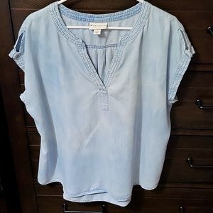 EUC chambray short sleeve top.